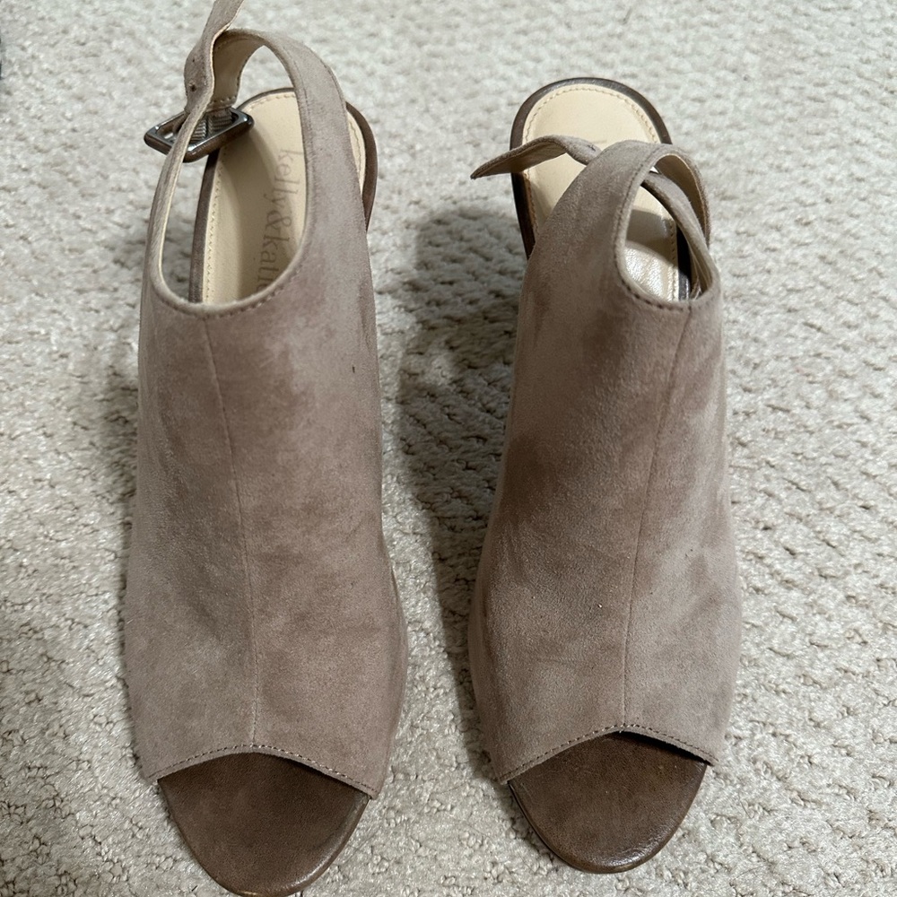 Kelly & Katie greyish tan suede heels